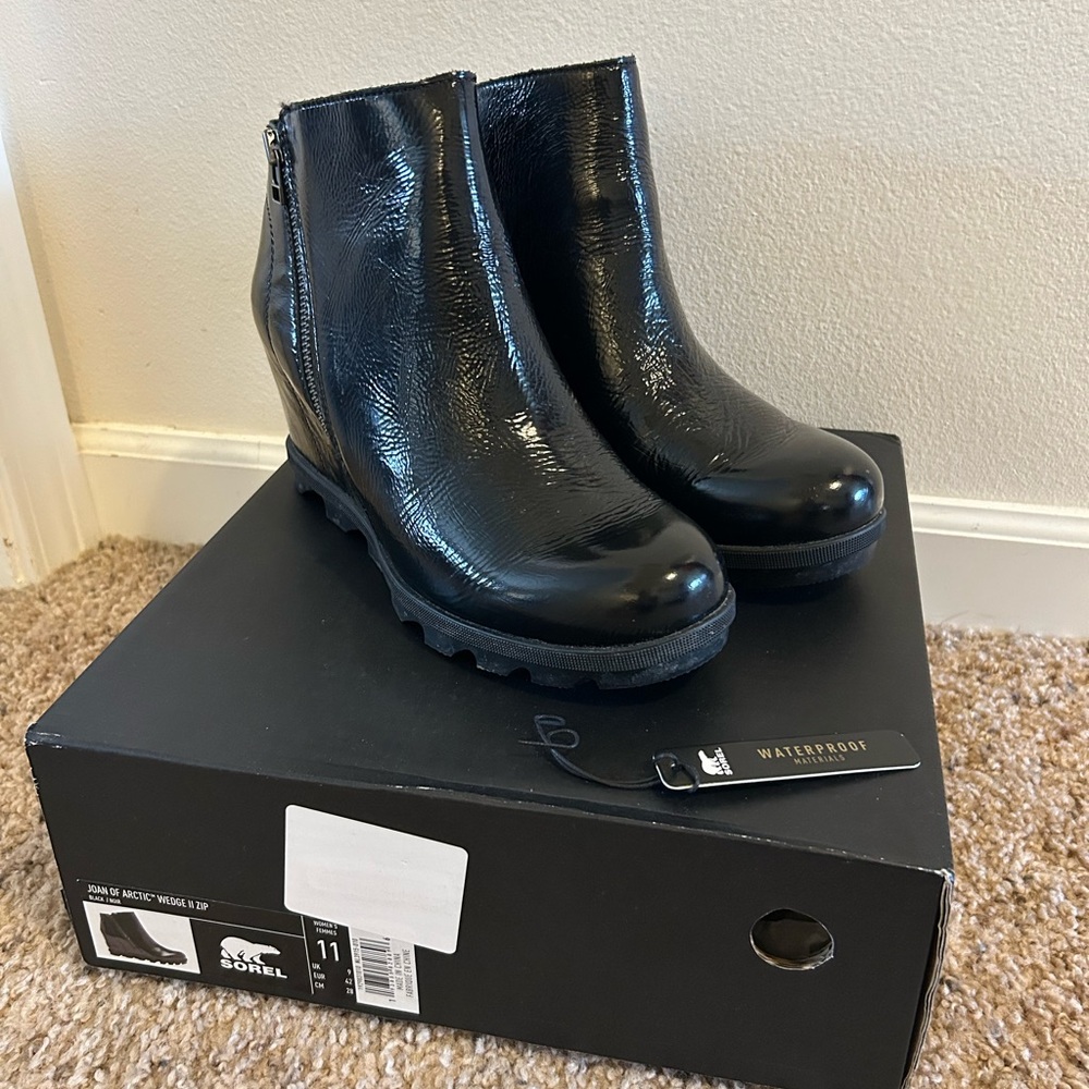 womens size 11 sorel joan of arctic wedge II zip black patent leather